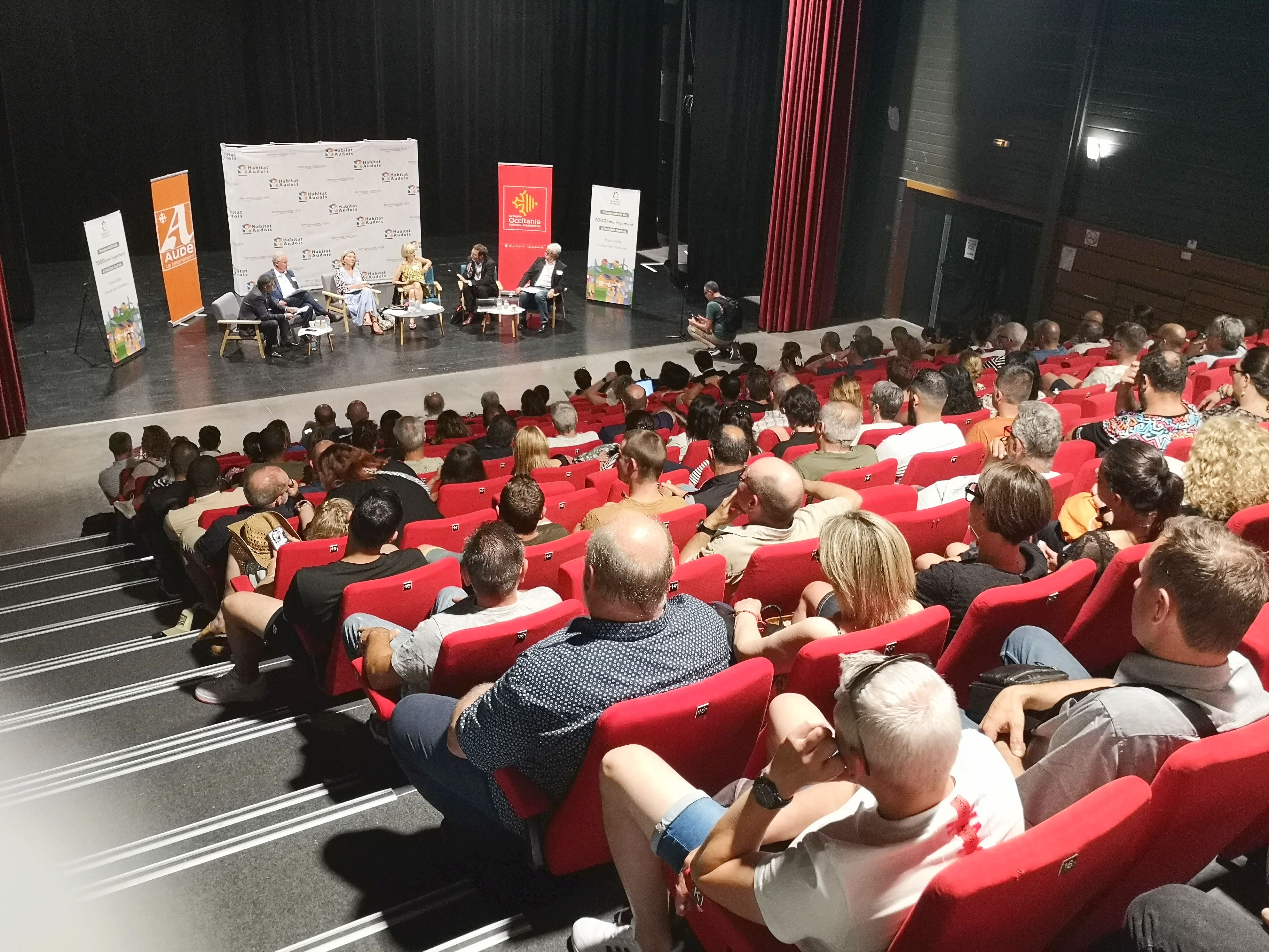 La salle de l'Espace Culturel des Corbières était bien remplie pour la table ronde organisée le même jour autour du logement social et des solidarités territoriales