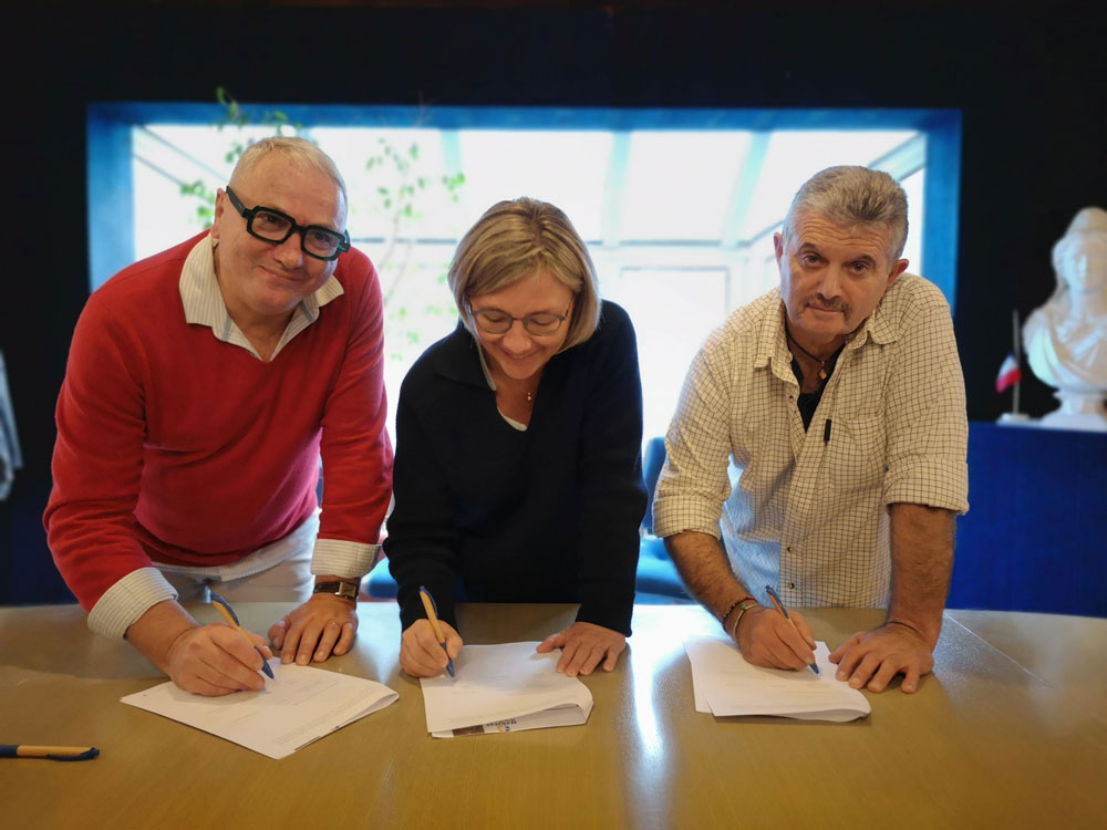 Signature partenariat valorisation Axat filière bois